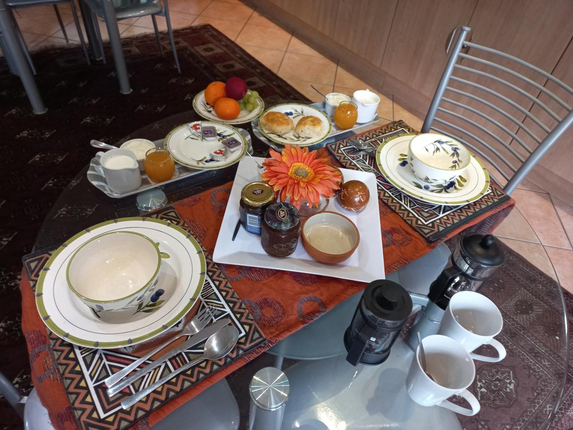 เชอรี ทรี คอตเทจ บีแอนด์บี ลินเดน Bed & Breakfast โจฮันเนสเบิร์ก ภายนอก รูปภาพ