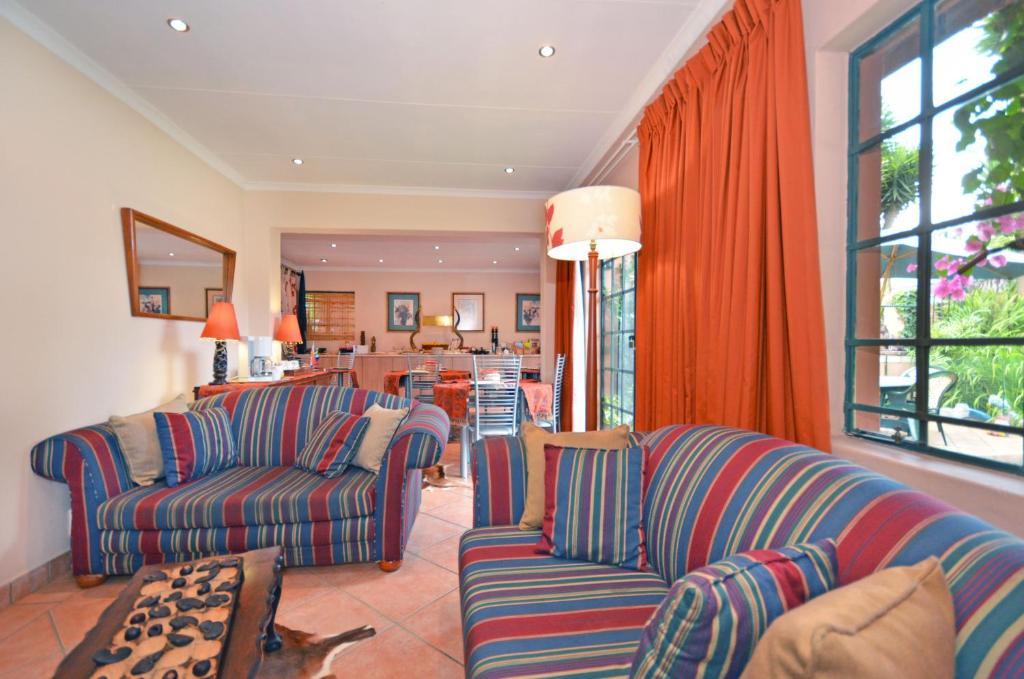 เชอรี ทรี คอตเทจ บีแอนด์บี ลินเดน Bed & Breakfast โจฮันเนสเบิร์ก ภายนอก รูปภาพ