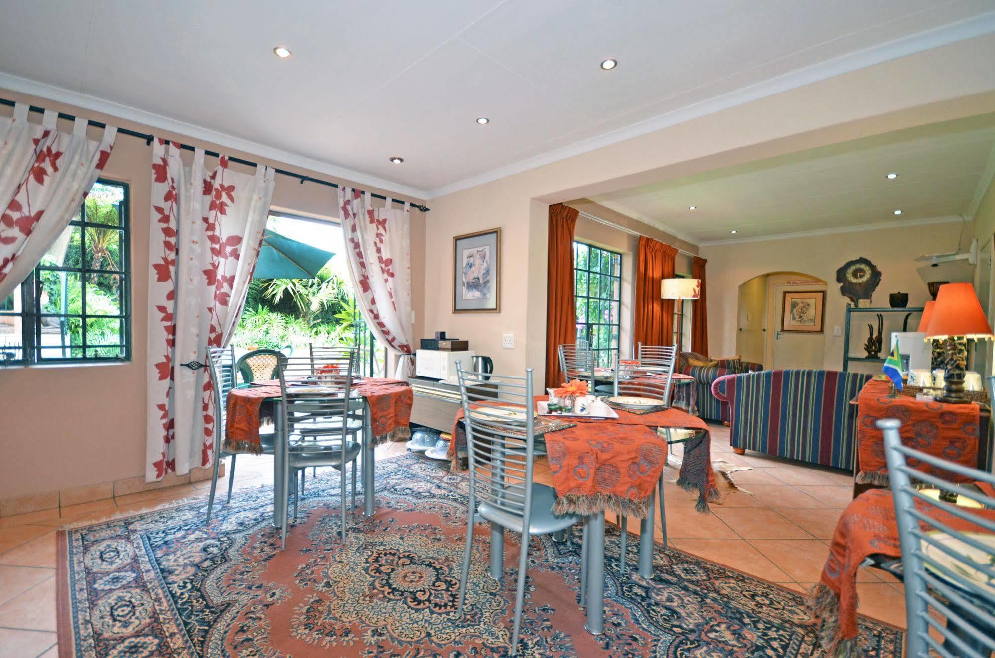 เชอรี ทรี คอตเทจ บีแอนด์บี ลินเดน Bed & Breakfast โจฮันเนสเบิร์ก ภายนอก รูปภาพ